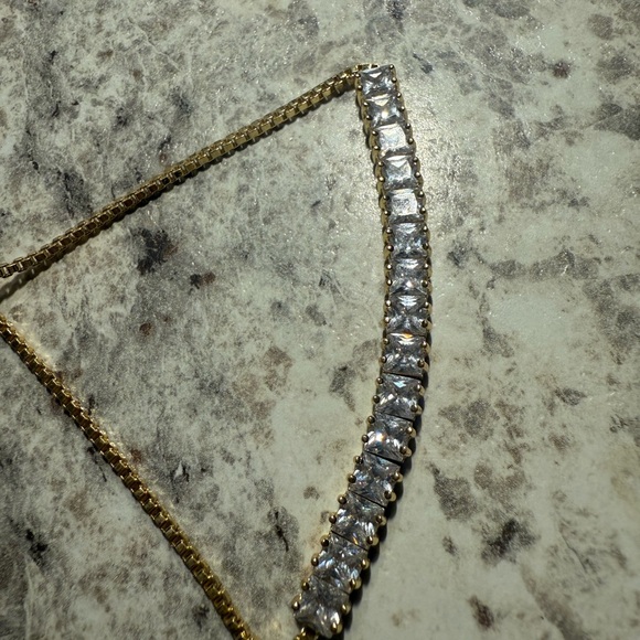 Elegant Gold and Jeweled Bracelet - Picture 1 of 2